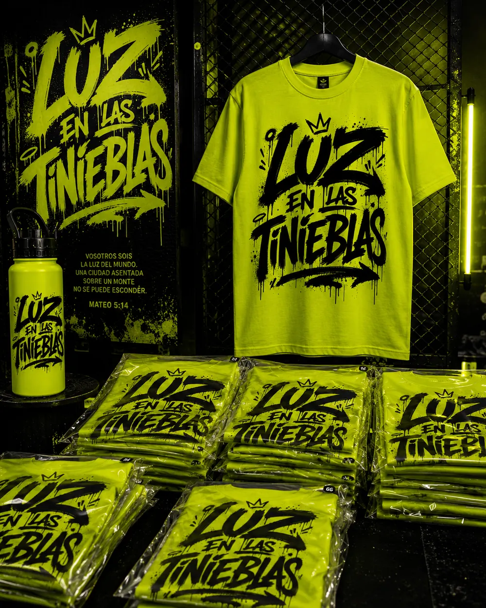 Colección Luz en las tinieblas en camisetas y botella
